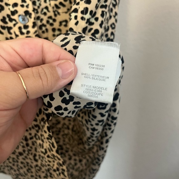 Equipment 100% Silk Cheetah Print Sleeveless Button Down Blouse Size Small - Picture 4 of 9